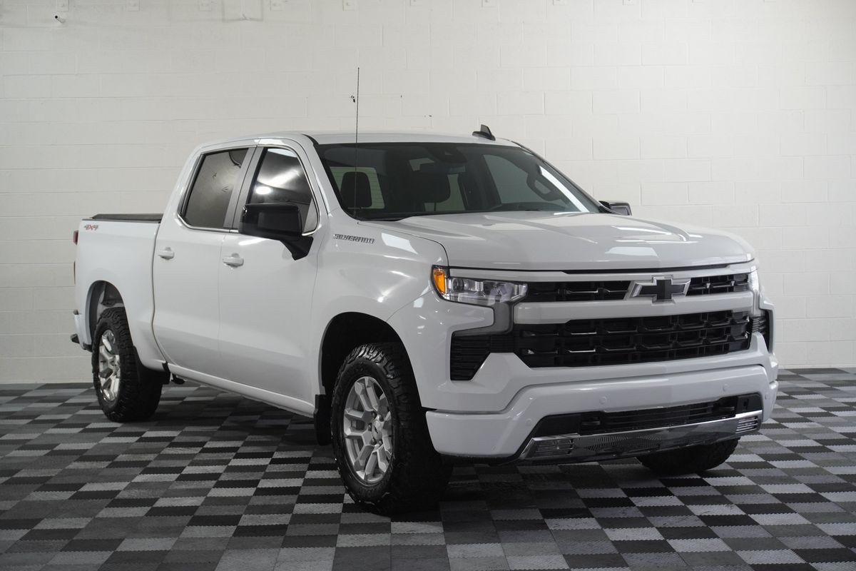 2022 Chevrolet Silverado 1500 4WD Crew Cab Short Bed RST