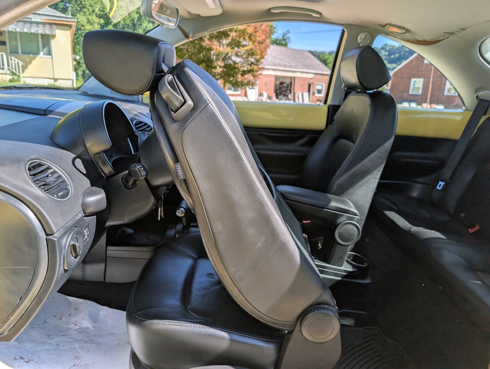 2008 Volkswagen New Beetle 59