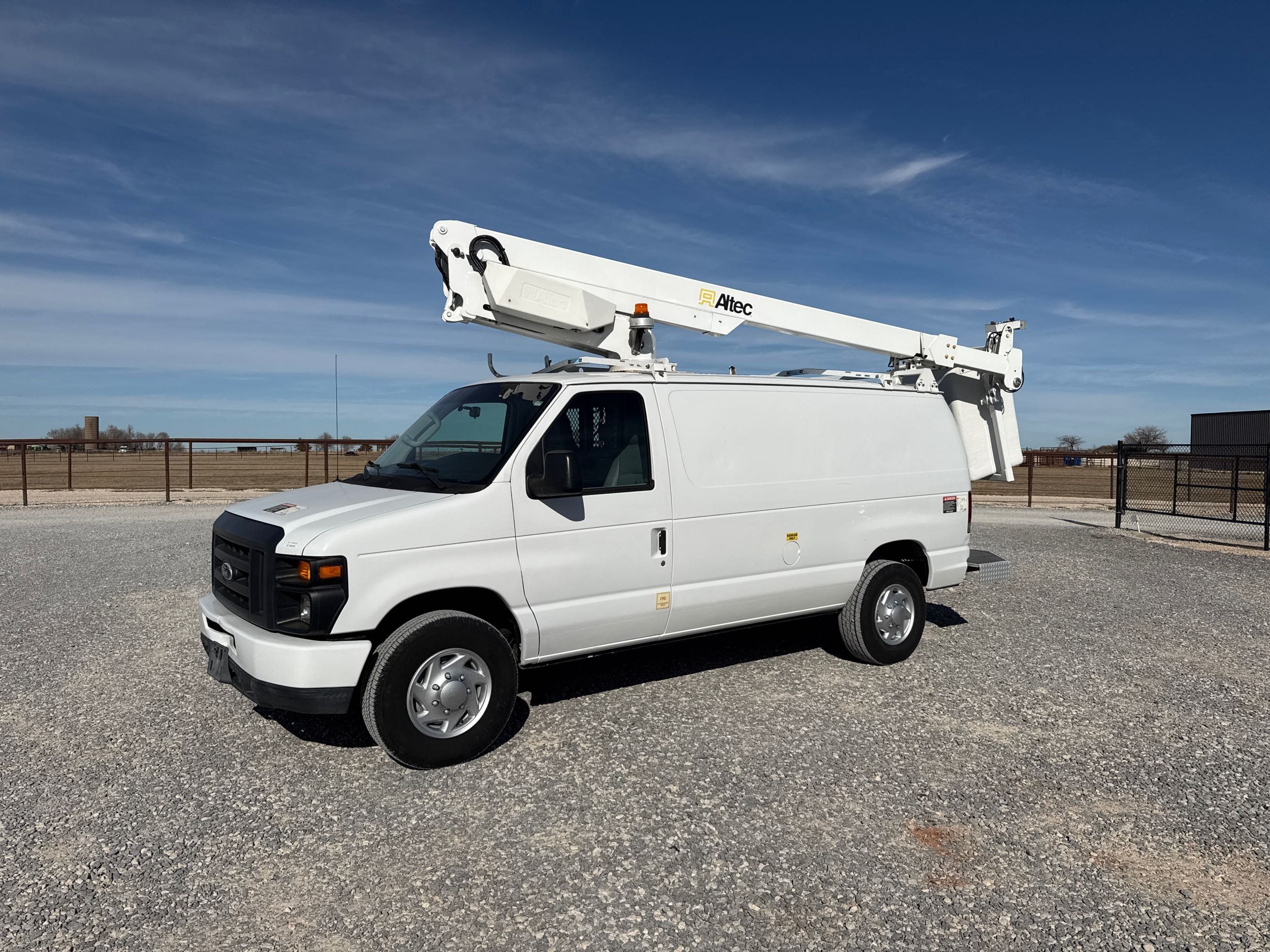 2014 Ford E-Series Econoline Van Commercial's photo
