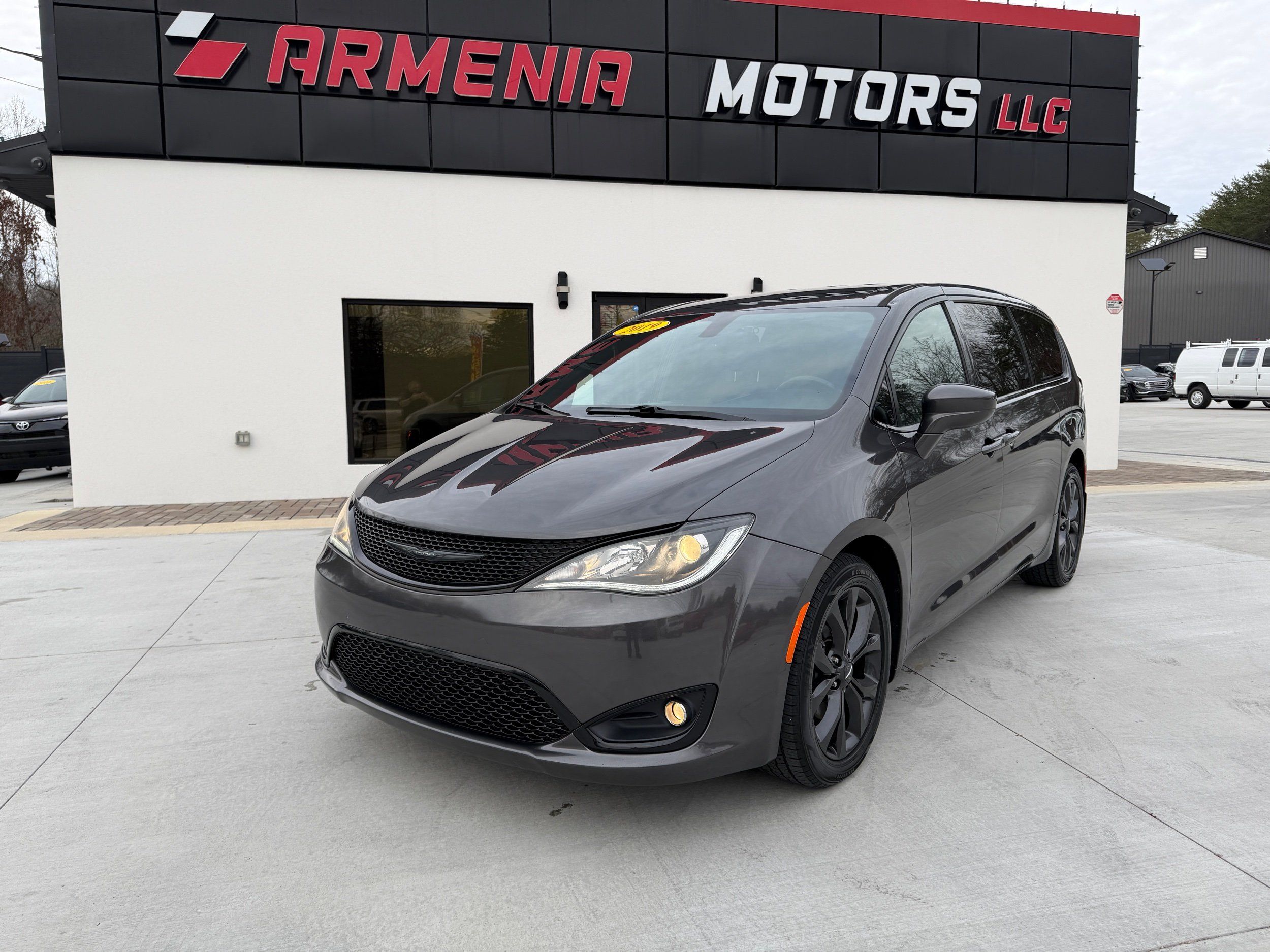 2019 Chrysler Pacifica Touring Plus's photo