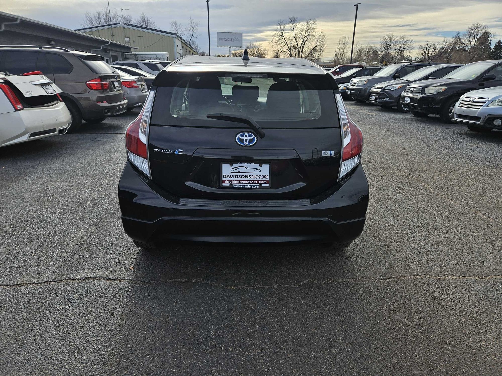 2017 Toyota Prius C One Two Three Four photo 4