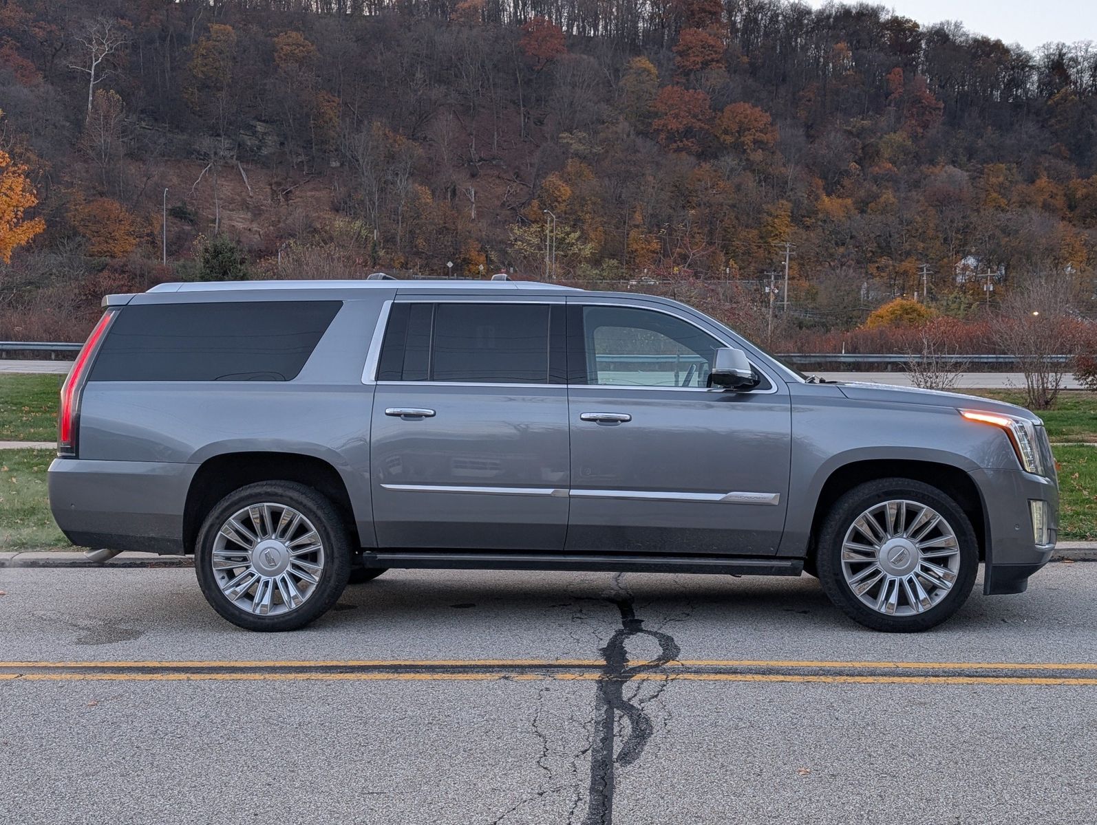 2019 Cadillac Escalade ESV 3