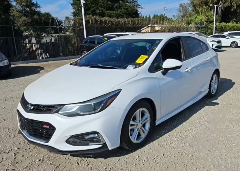 2018 Chevrolet Cruze LT photo 1