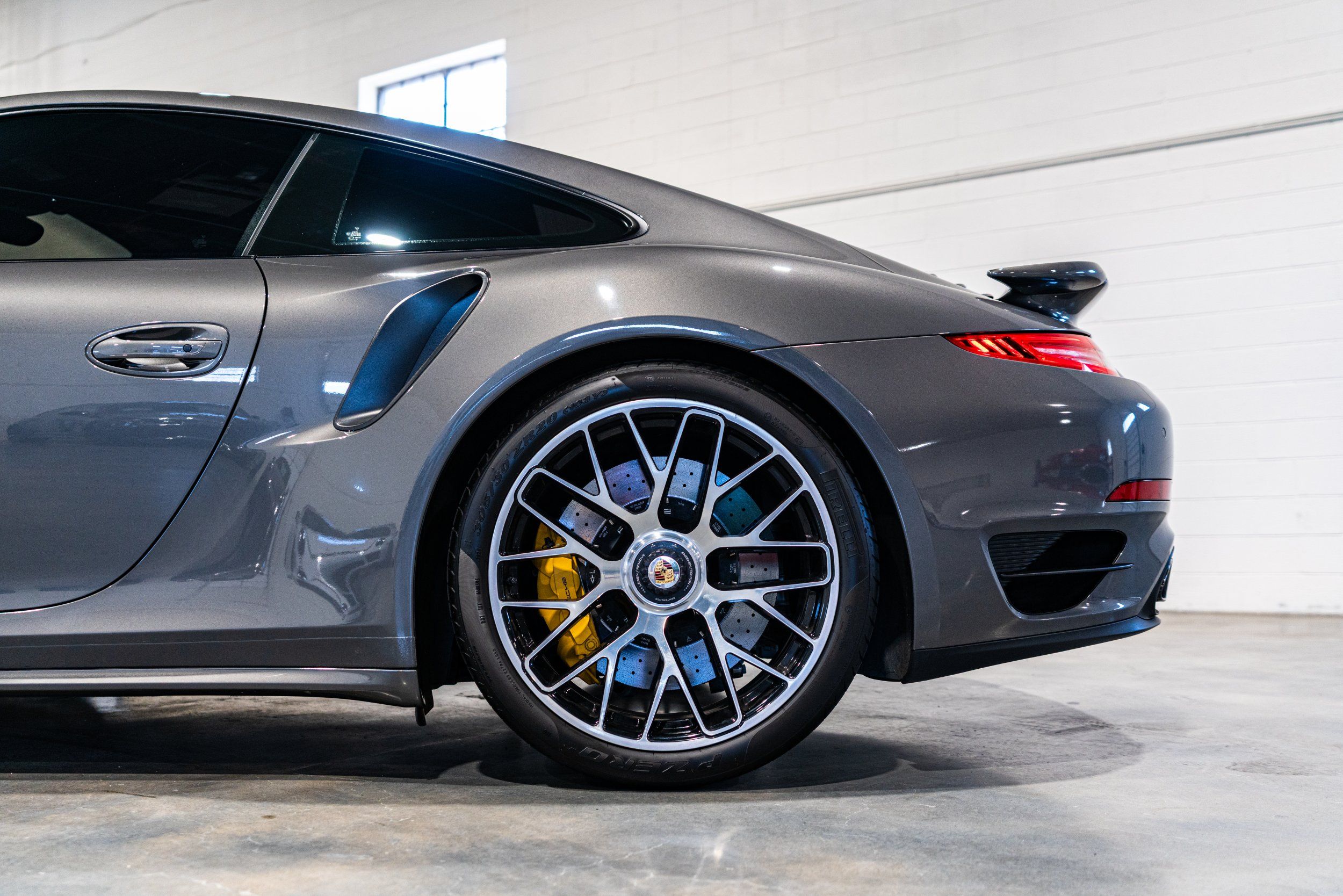2015 Porsche 911 Turbo S - Photo 18
