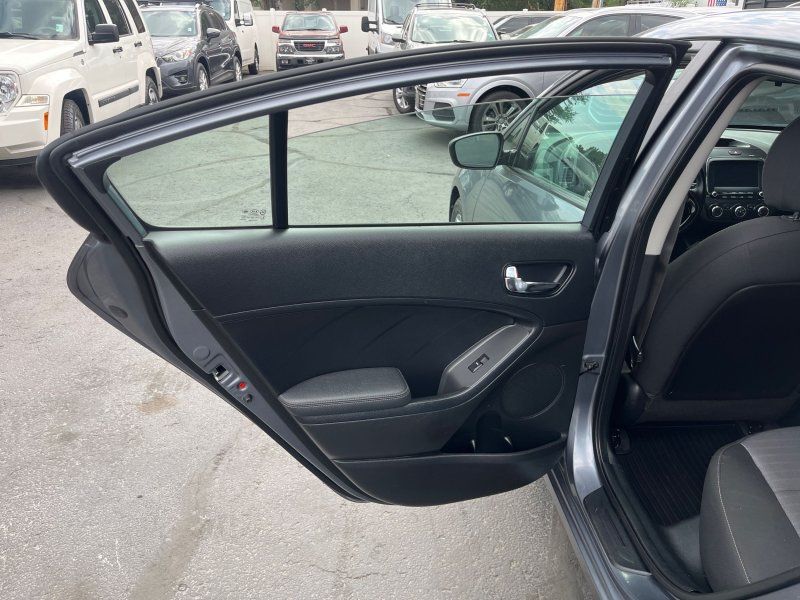 2017 Kia Forte LX S photo 24