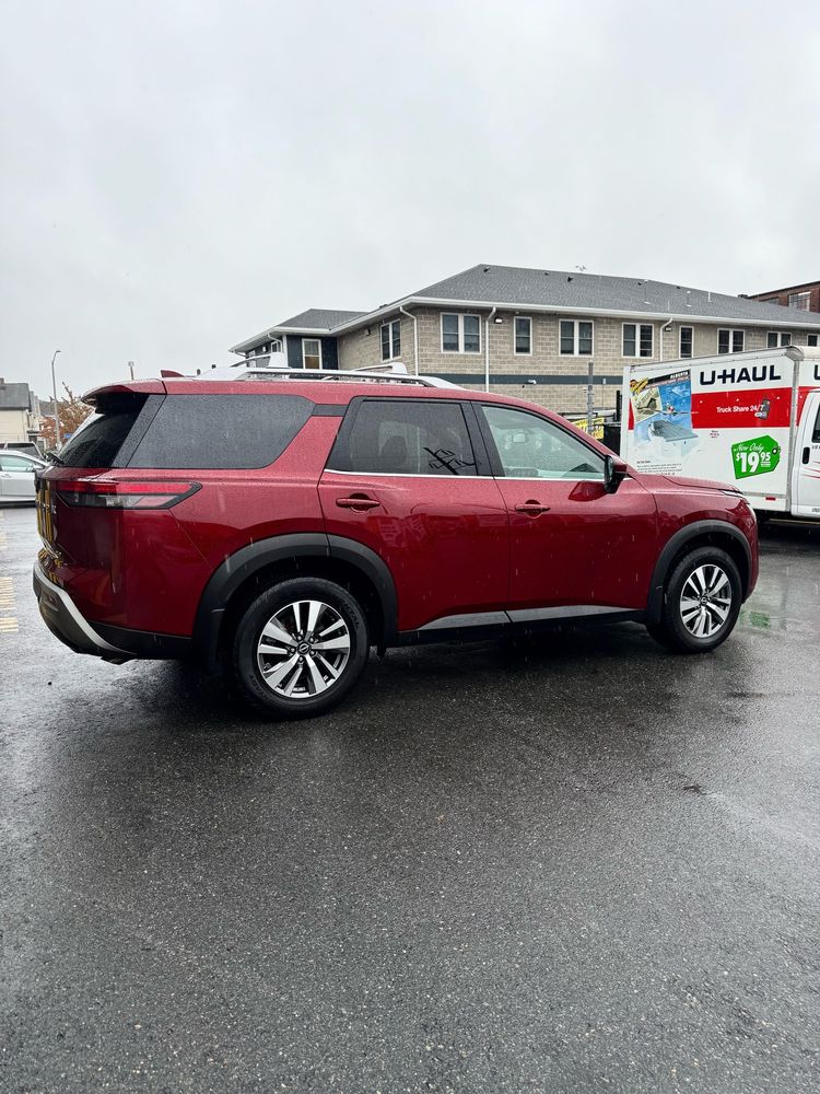 2022 Nissan Pathfinder SL photo 2