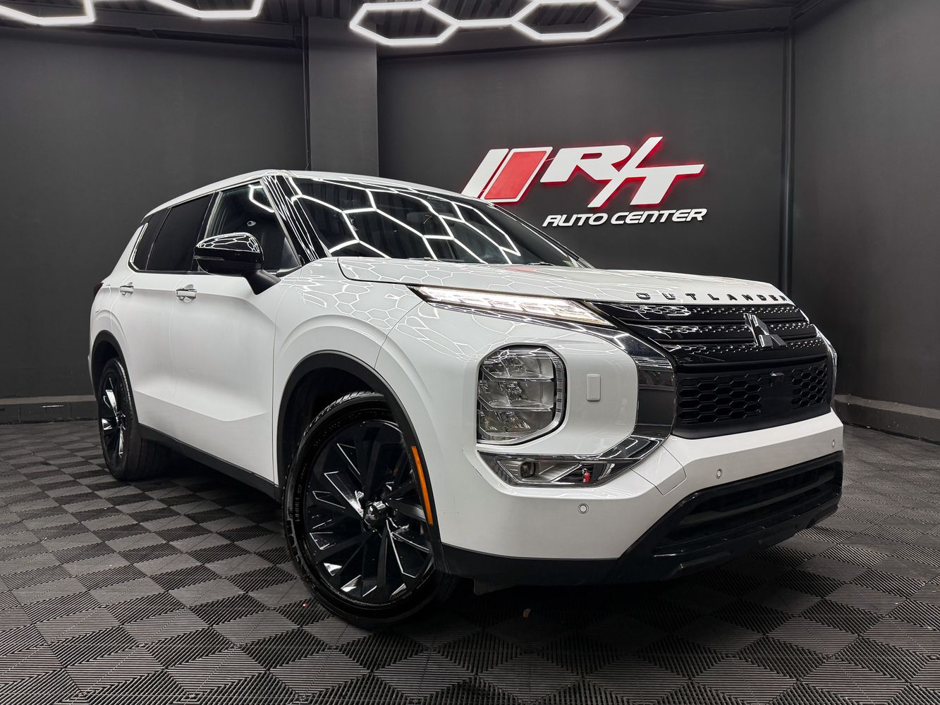 2023 Mitsubishi Outlander SE Black Edition's photo