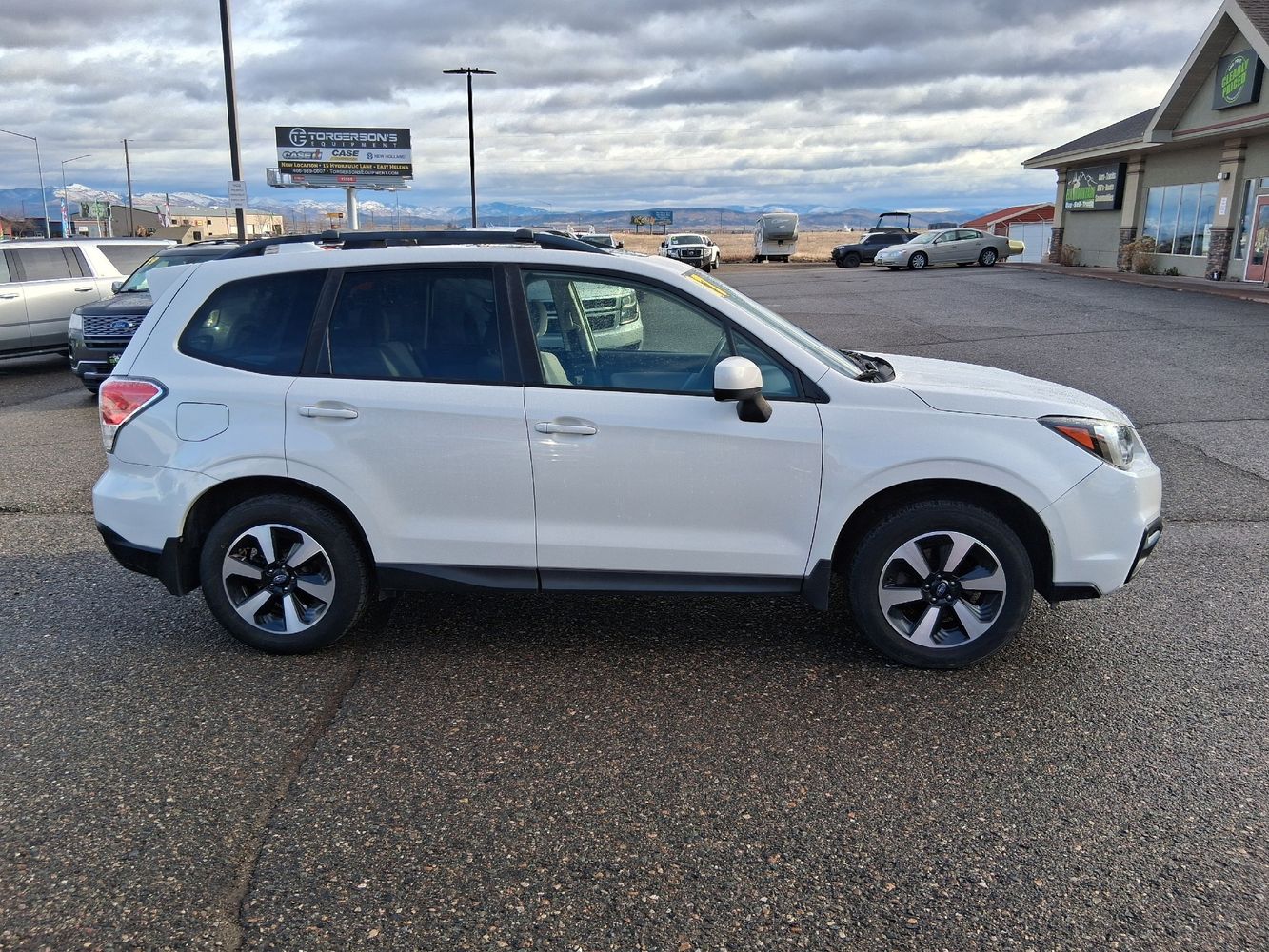 2017 Subaru Forester 2.5i Premium photo 2