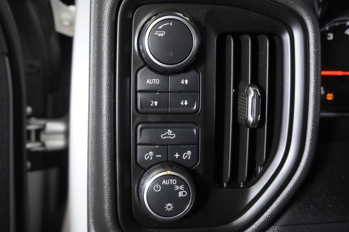 2020 Chevrolet Silverado 1500 4WD Crew Cab Short Bed Custom Trail Boss