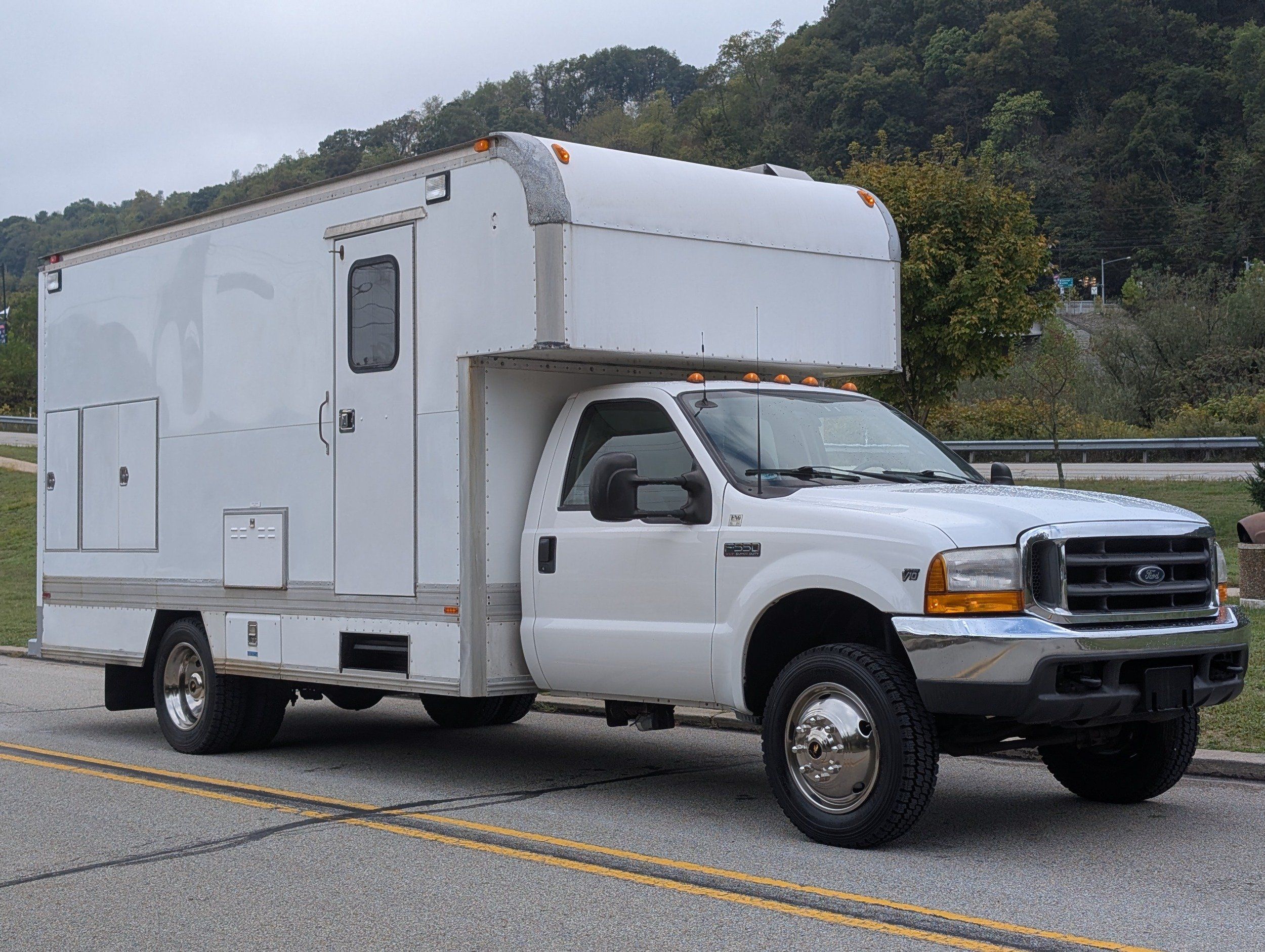2000 Ford F-550 photo 3