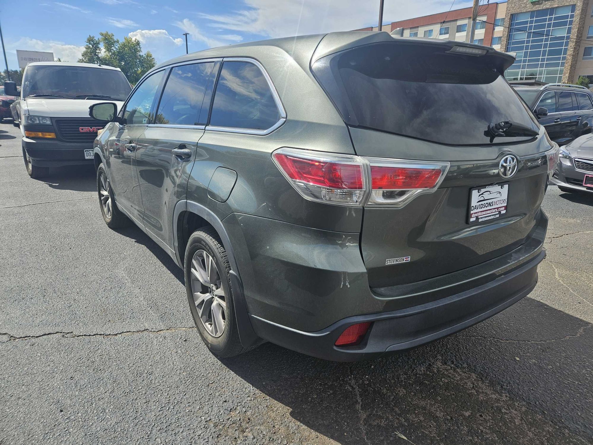 2014 Toyota Highlander LE Plus photo 3