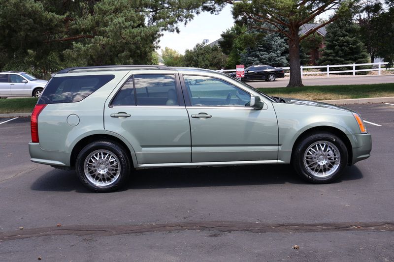 2004 Cadillac SRX Photos