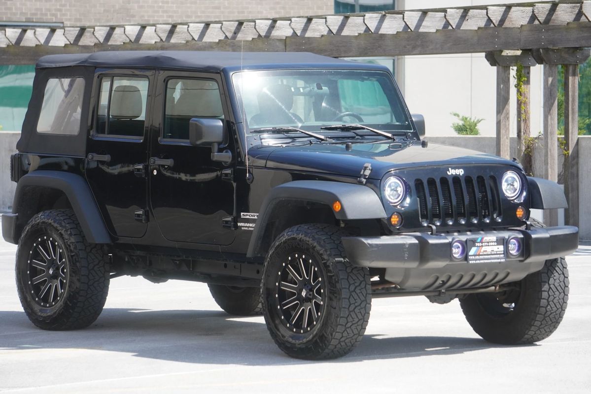 View vehicle photo 7