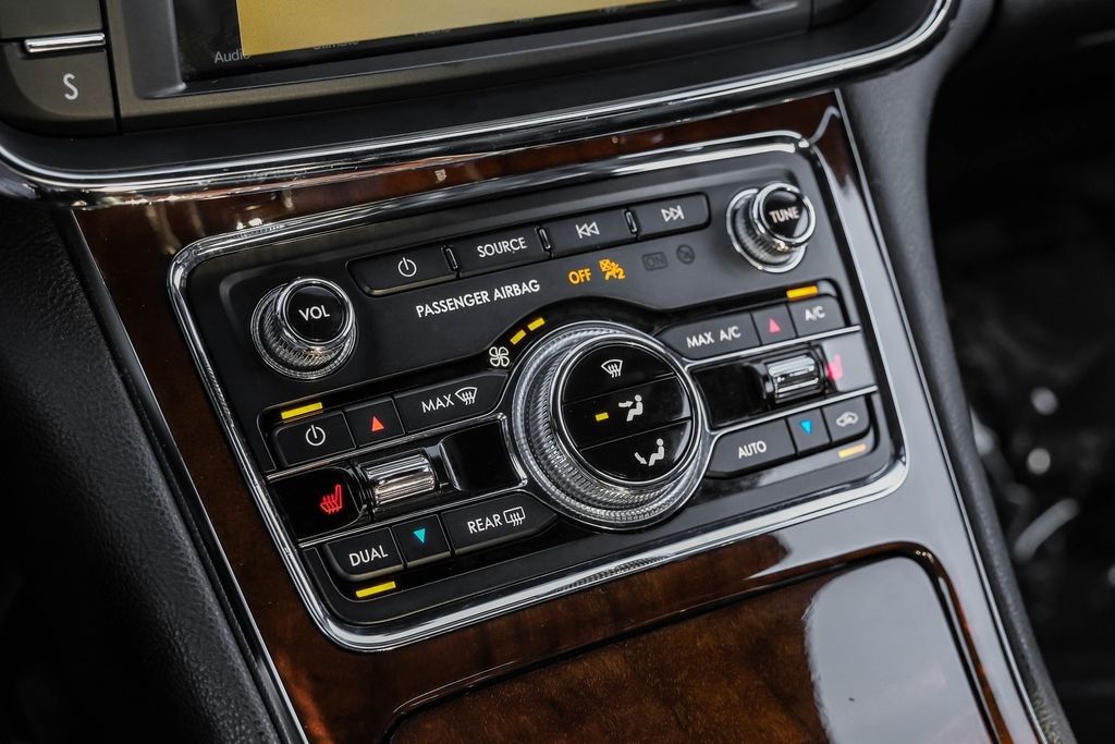 2017 Lincoln Continental Select photo 22