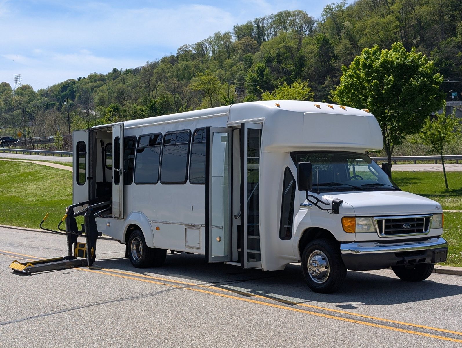 2007 Ford E-450 Cutaway 4