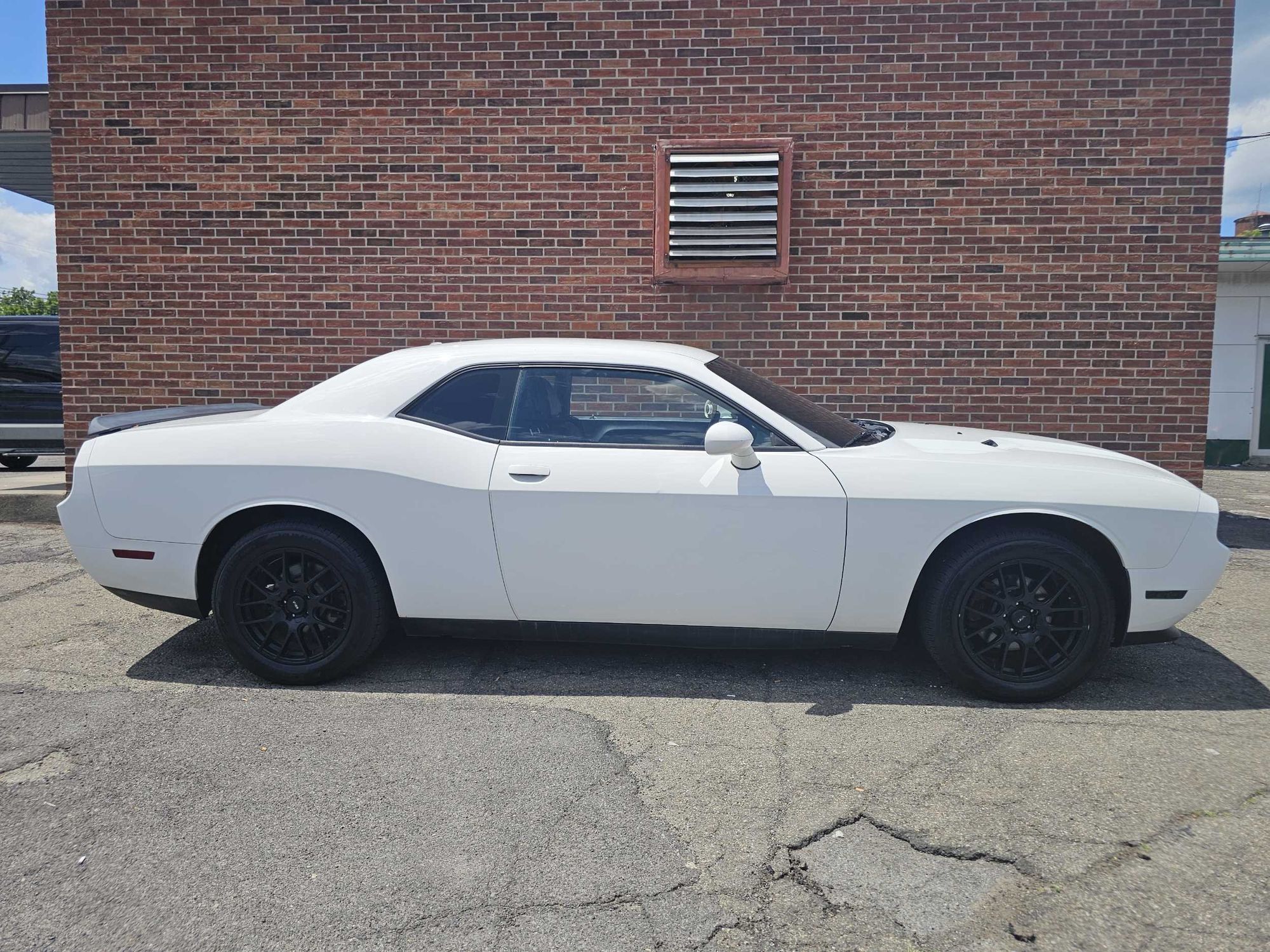 2014 Dodge Challenger SXT Plus's photo