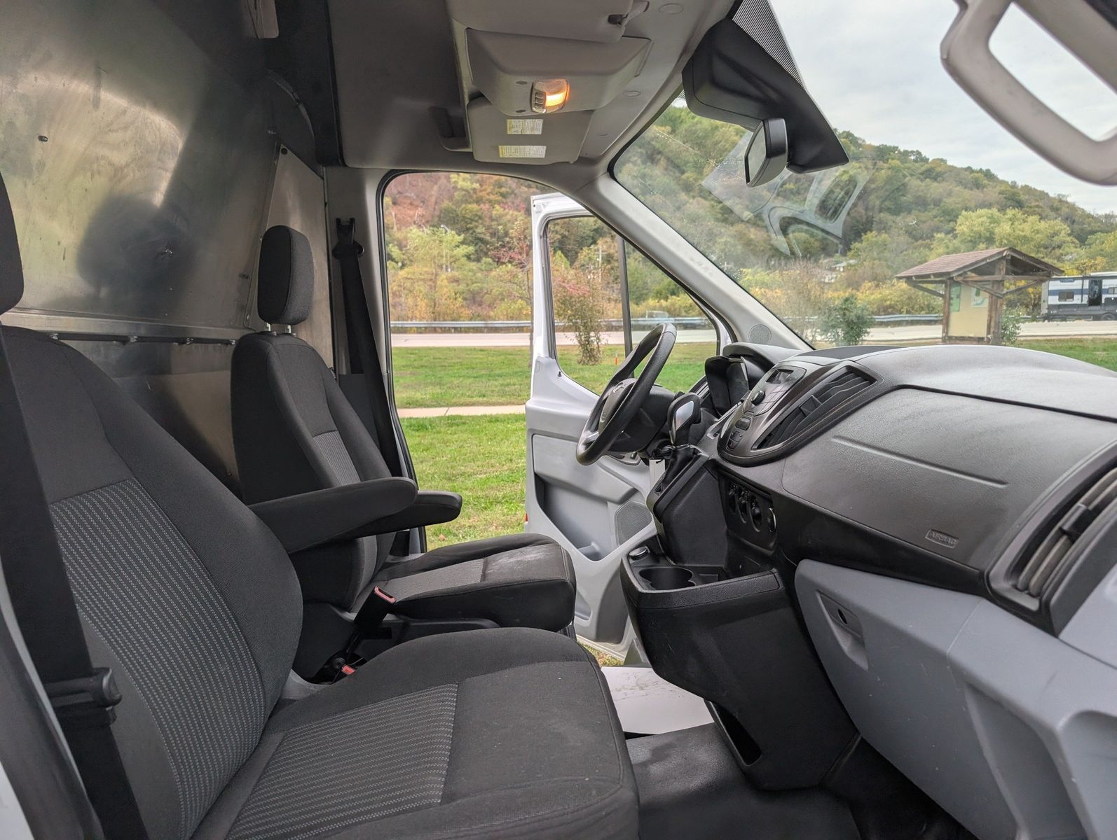 2019 Ford Transit-350 33