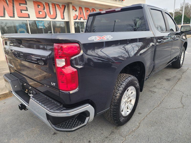 2022 Chevrolet Silverado 1500 LT photo 2
