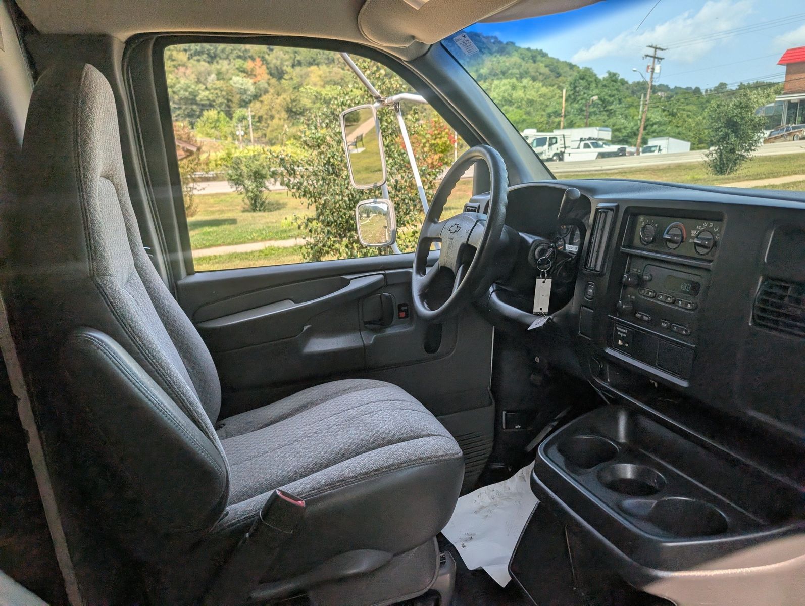 2004 Chevrolet Express Cutaway 26