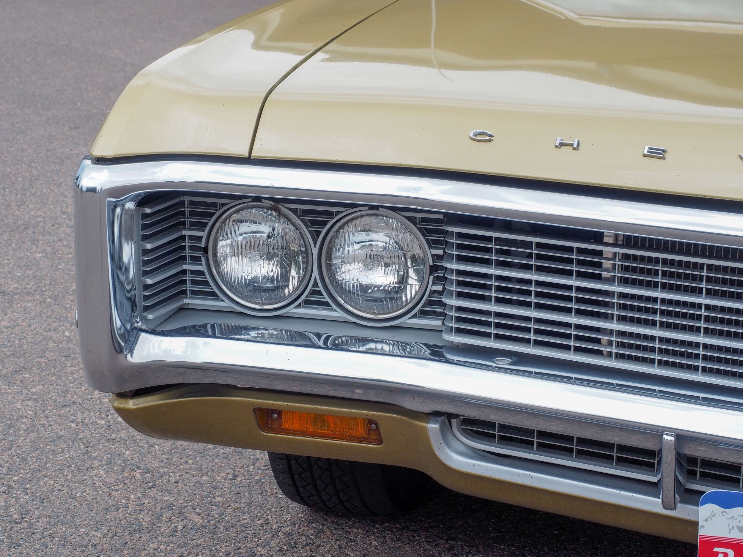 1969 Chevrolet Impala Gold 350