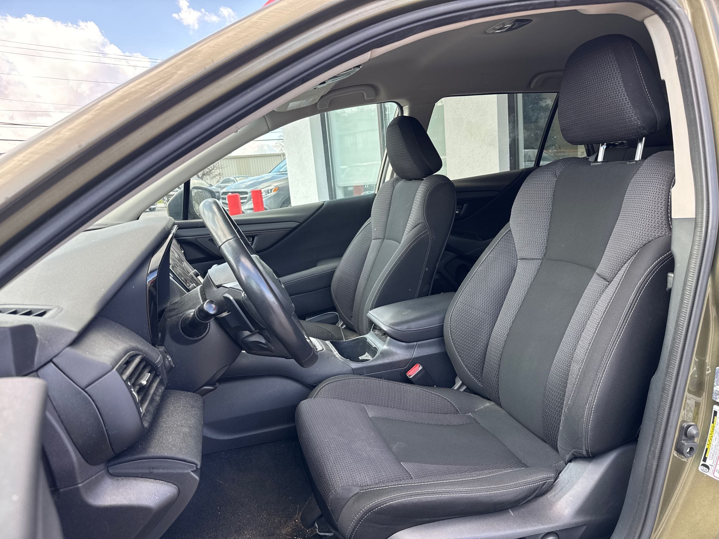 2021 Subaru Outback Premium photo 2