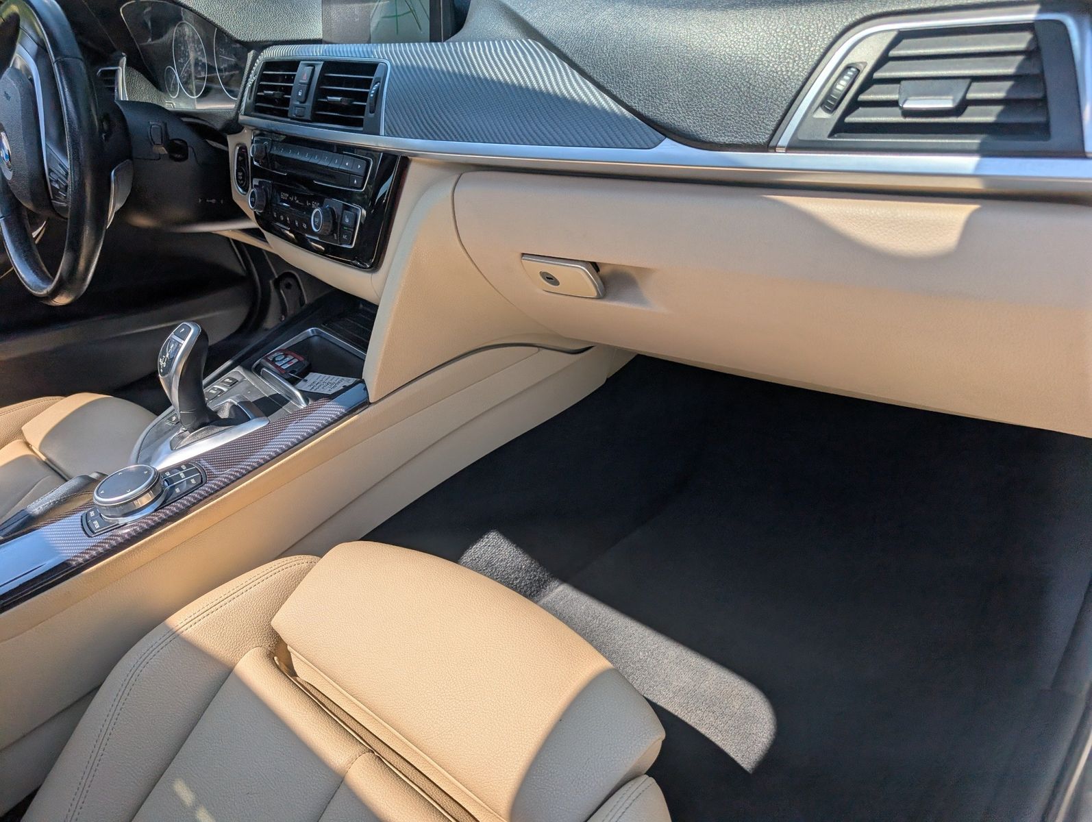 2017 BMW 330i 79
