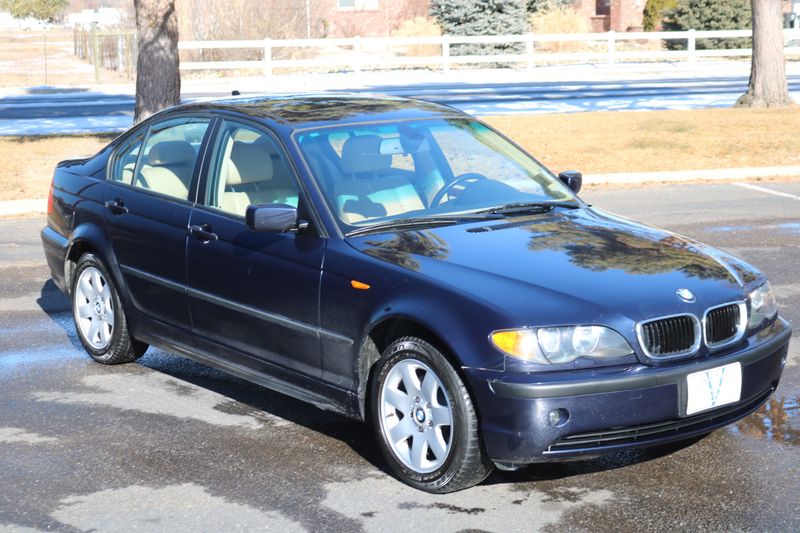 2005 BMW 325xi Photos