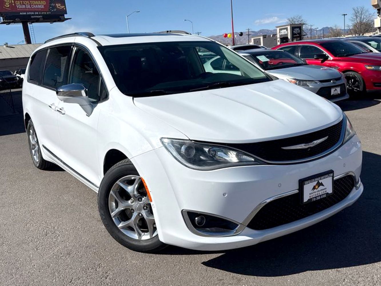 2017 Chrysler Pacifica Limited's photo
