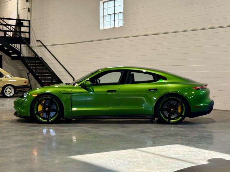 2022 Porsche Taycan Turbo S, photo 2