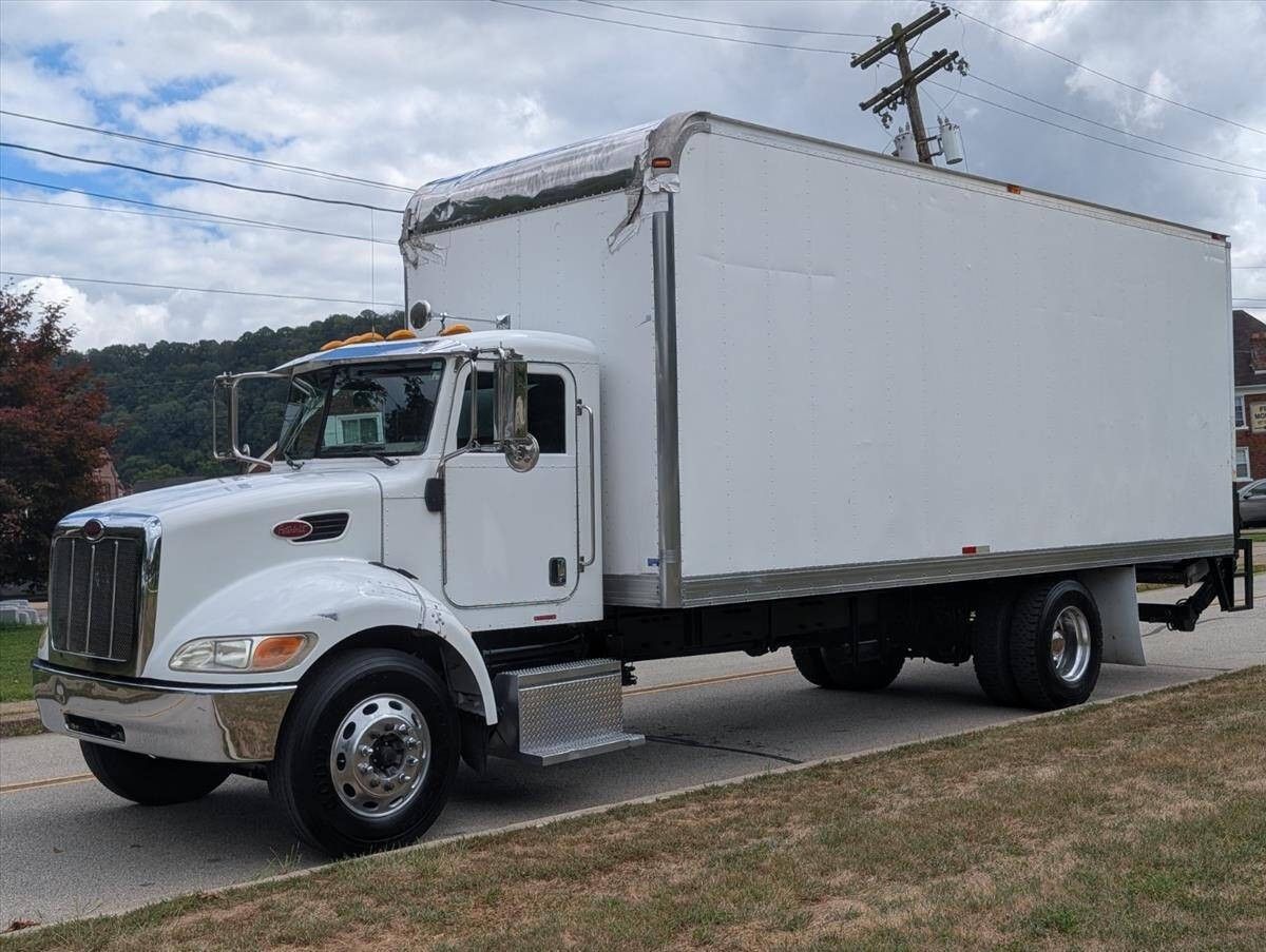 2007 Peterbilt 335 13