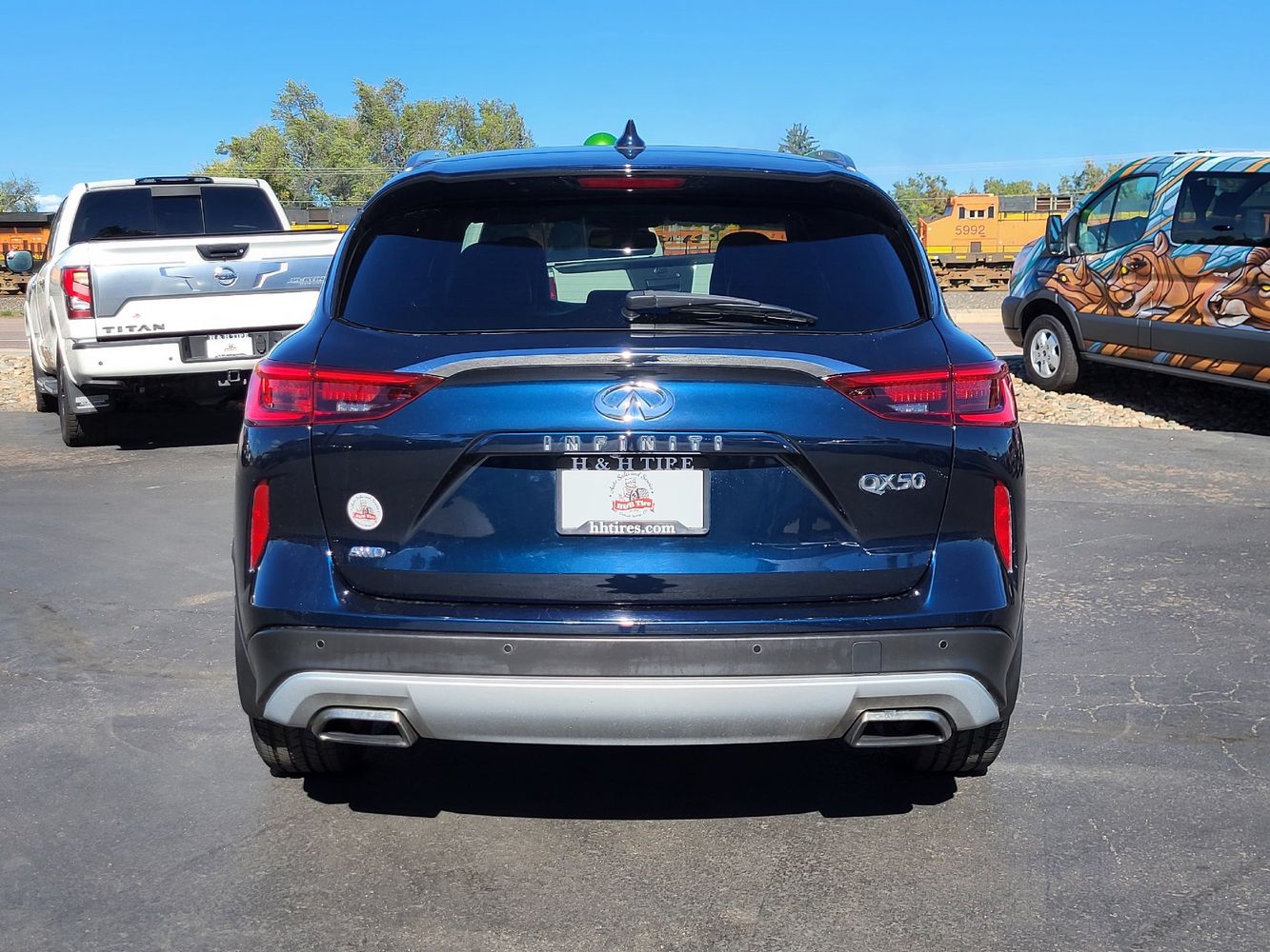 2019 Infiniti QX50 Essential photo 3
