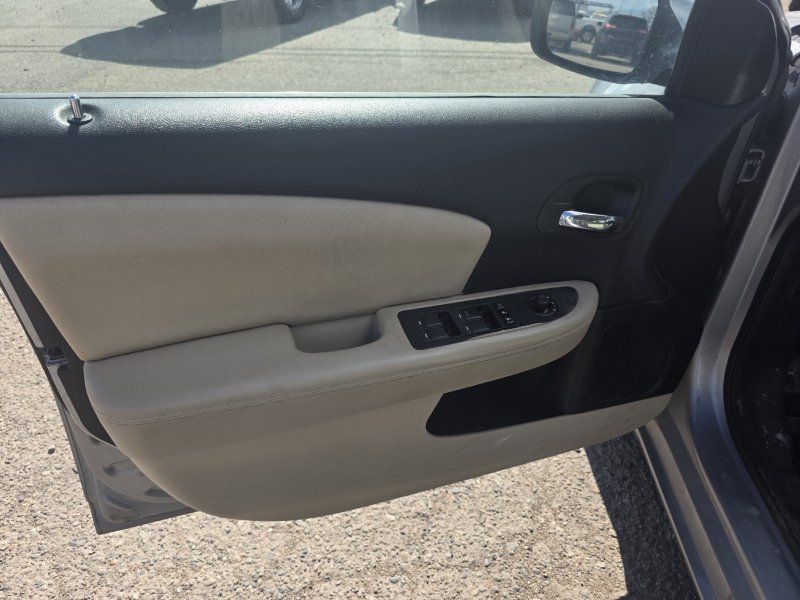 2014 Chrysler 200 LX photo 12
