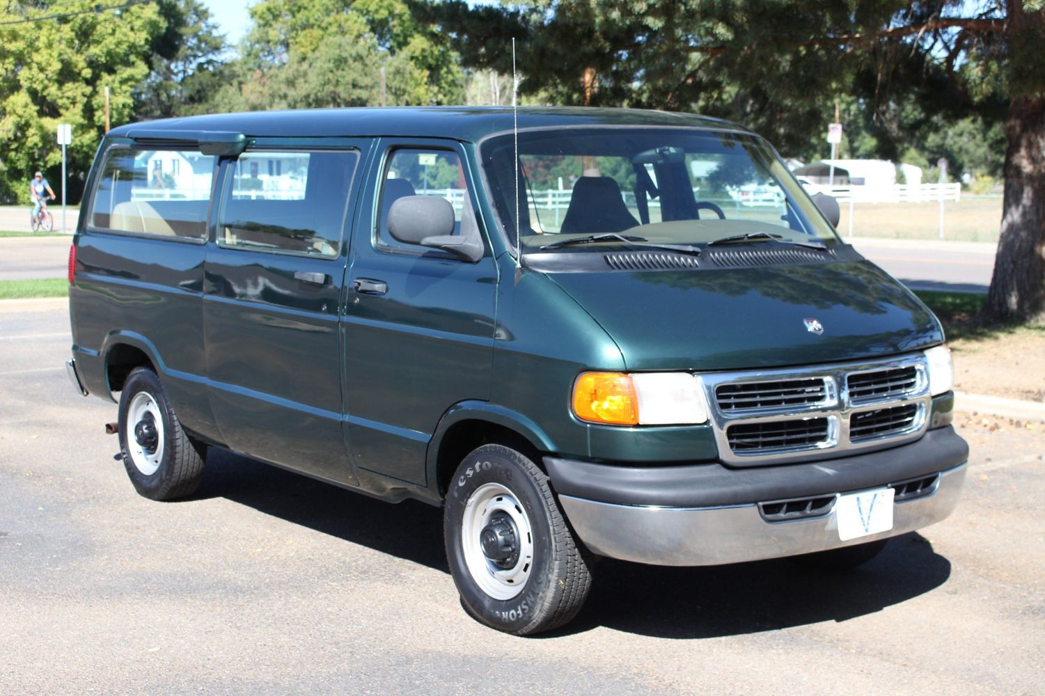 2000 Dodge Ram Wagon B2500 | Victory Motors of Colorado