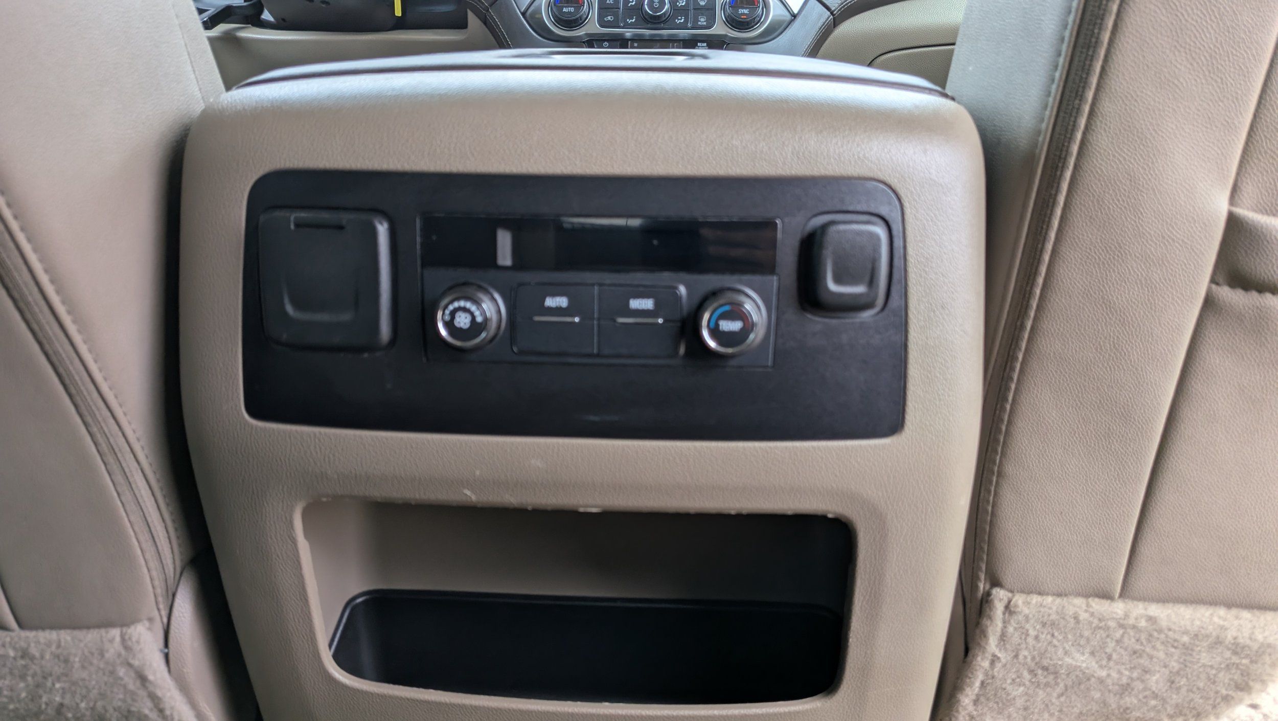 2016 Chevrolet Tahoe LT - Photo 15