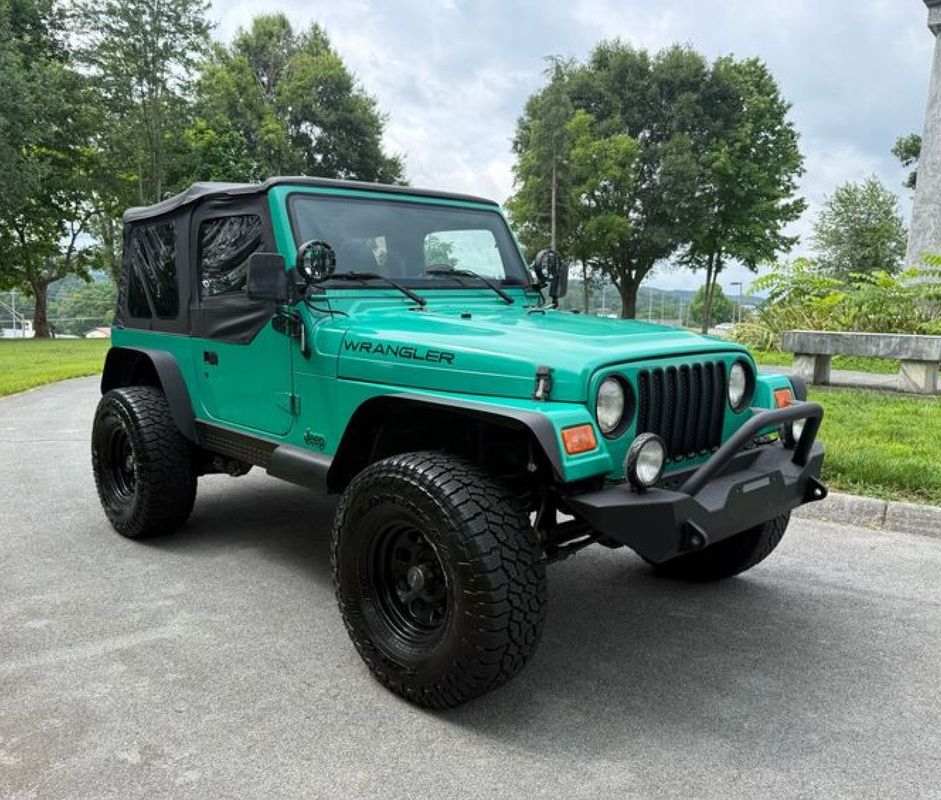 View vehicle photo 3