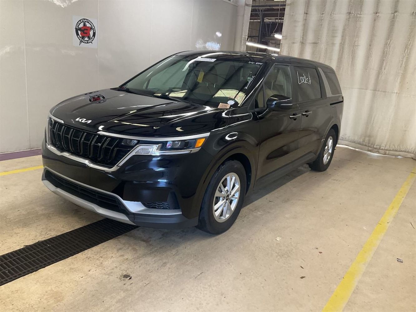 2023 Kia Sedona LX Seat Pkg's photo