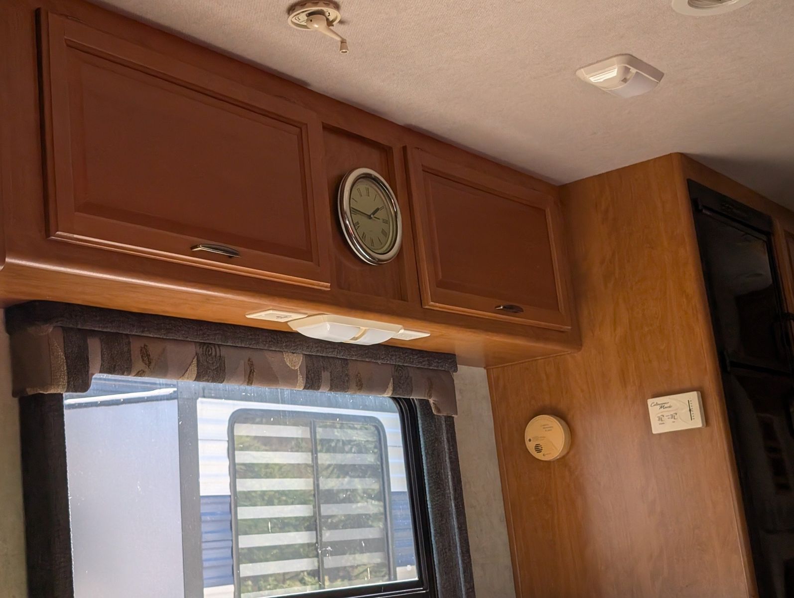 2004 Ford E-Series Chassis 34