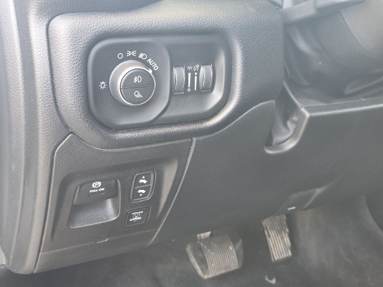 2022 Ram 1500 Laramie photo 17