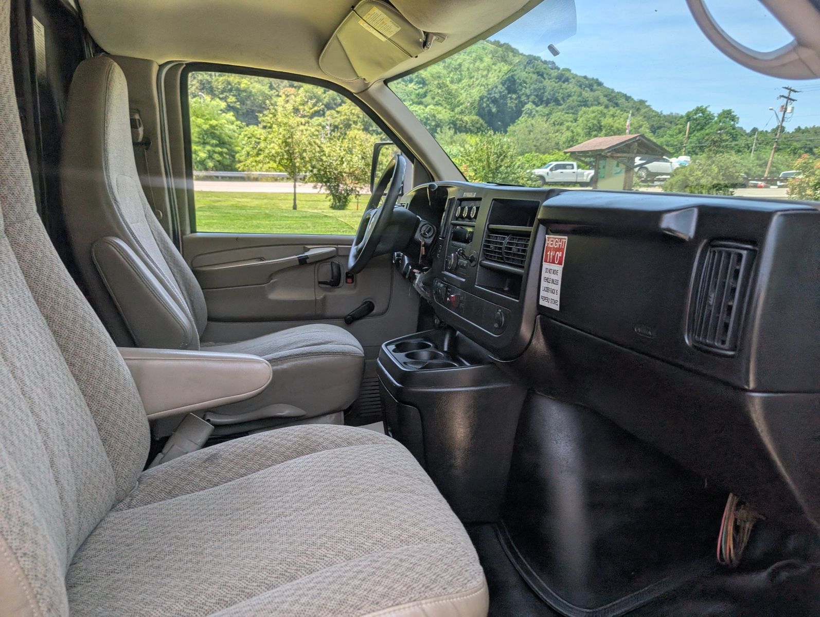 2009 Chevrolet Express Cutaway 26