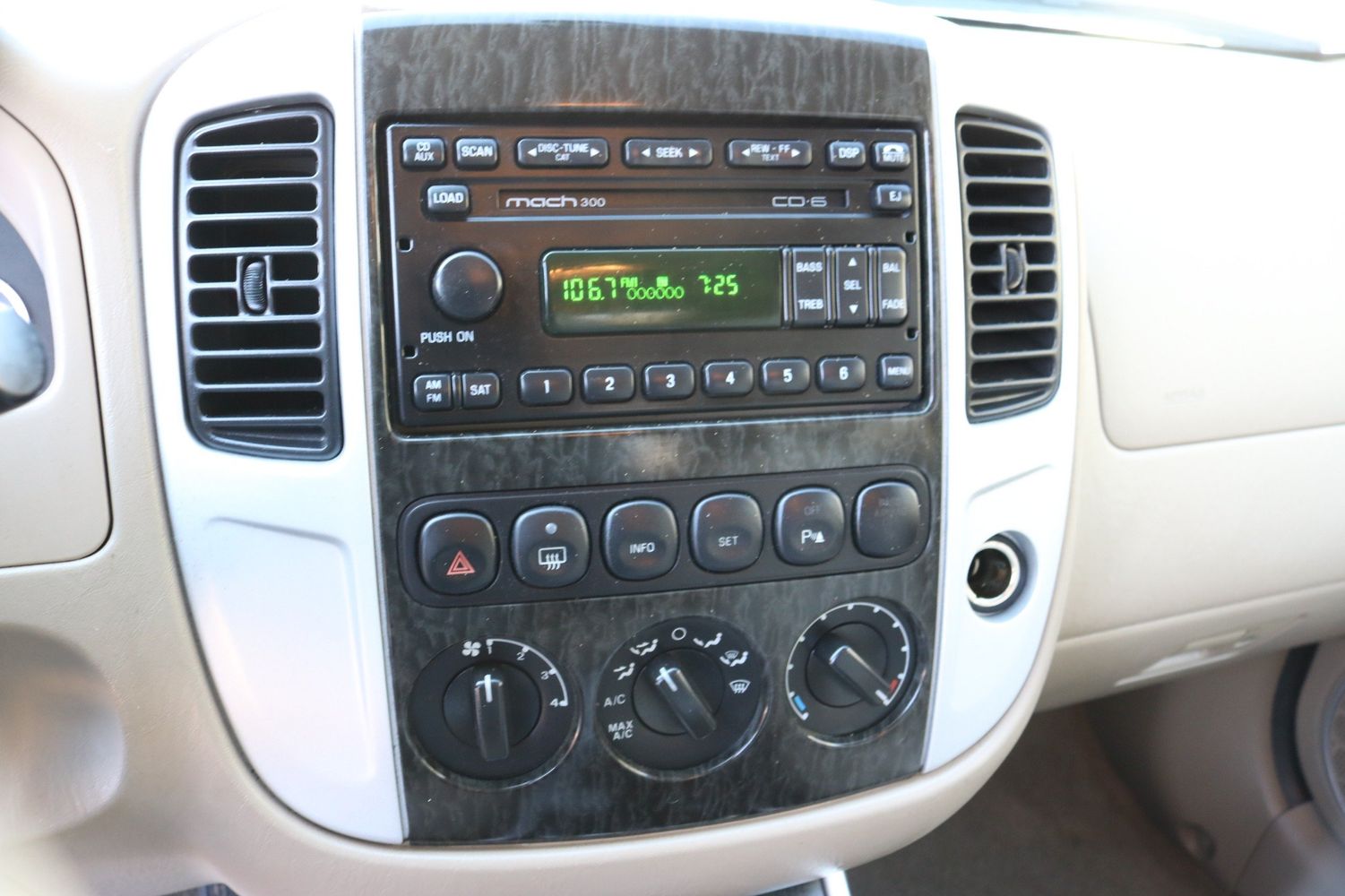 2005 Mercury Mariner AWD Victory Motors of Colorado