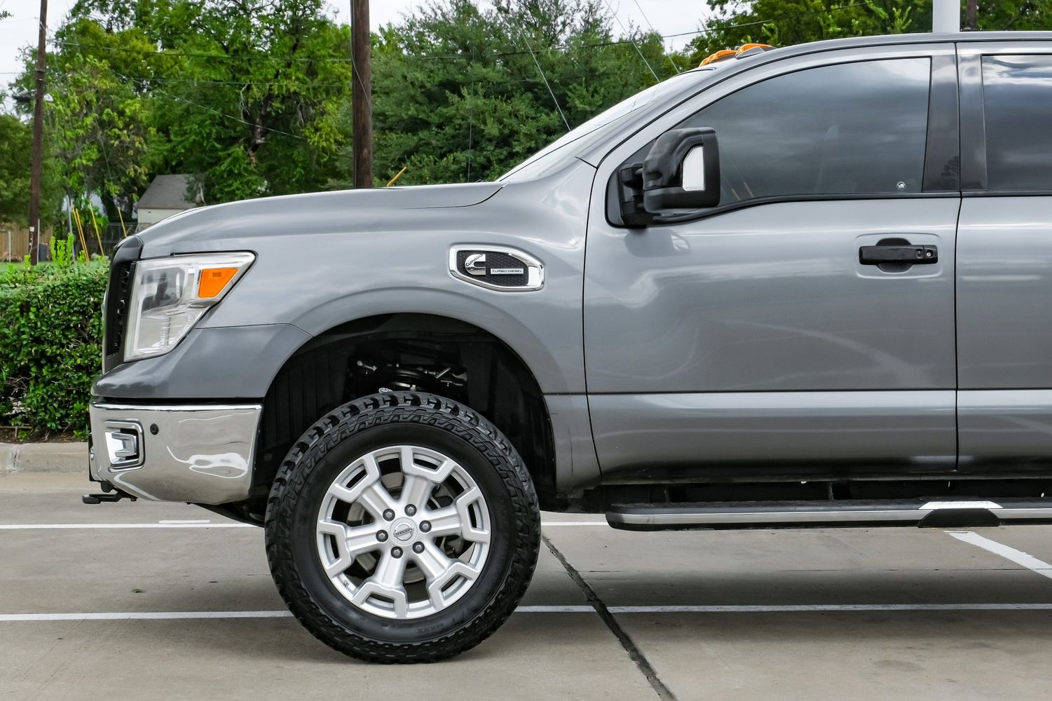 2017 Nissan Titan SL photo 15