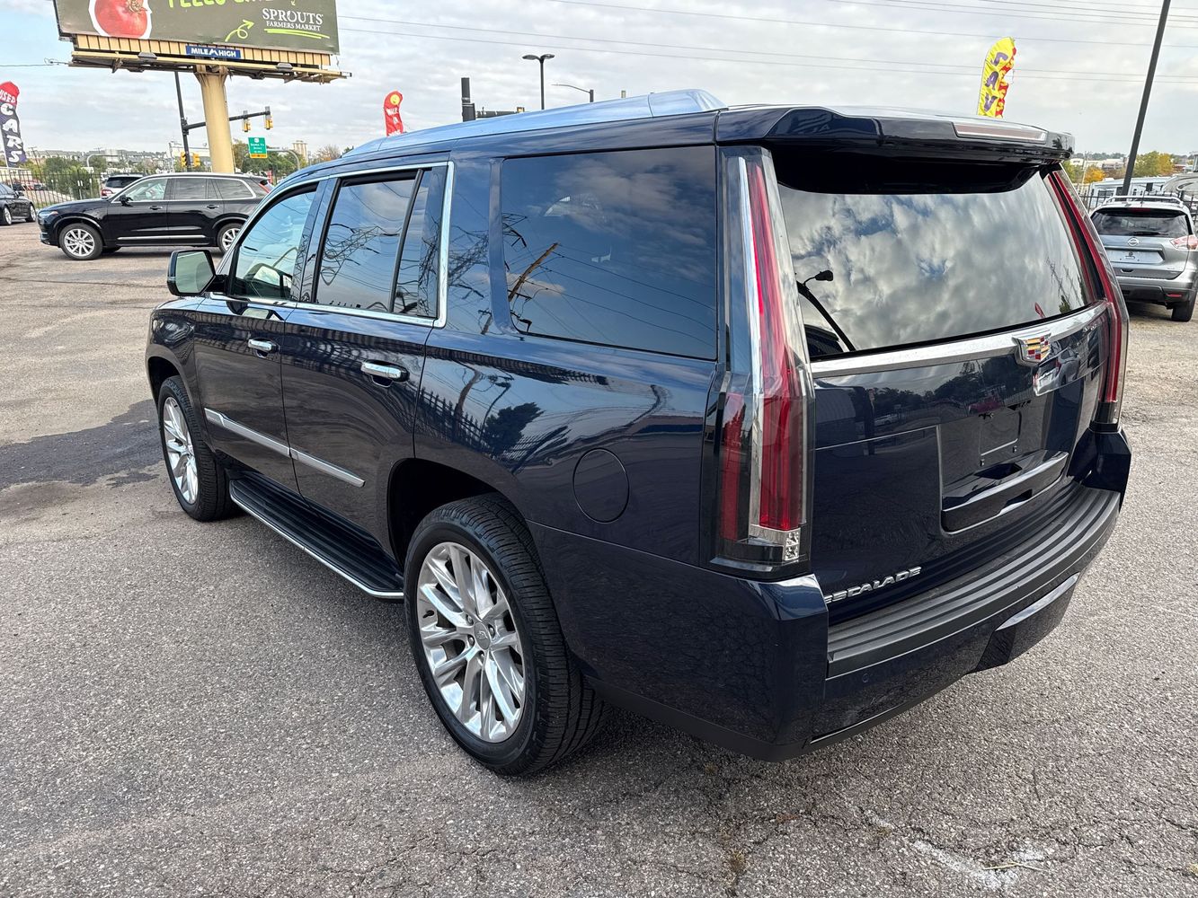 2018 Cadillac Escalade Luxury photo 4