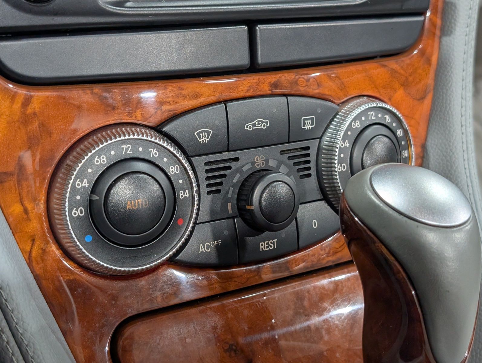2004 Mercedes-Benz SL 500 103