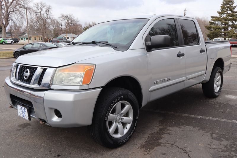 2010 Nissan Titan Photos