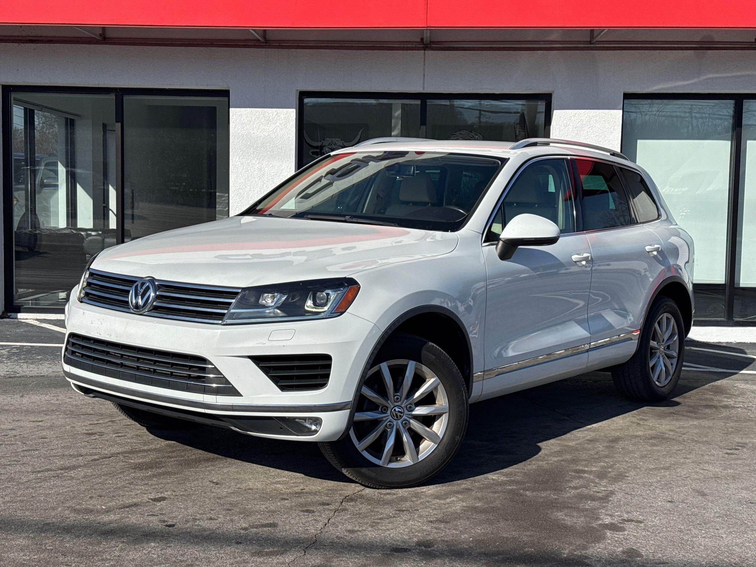 2015 Volkswagen Touareg Sport's photo