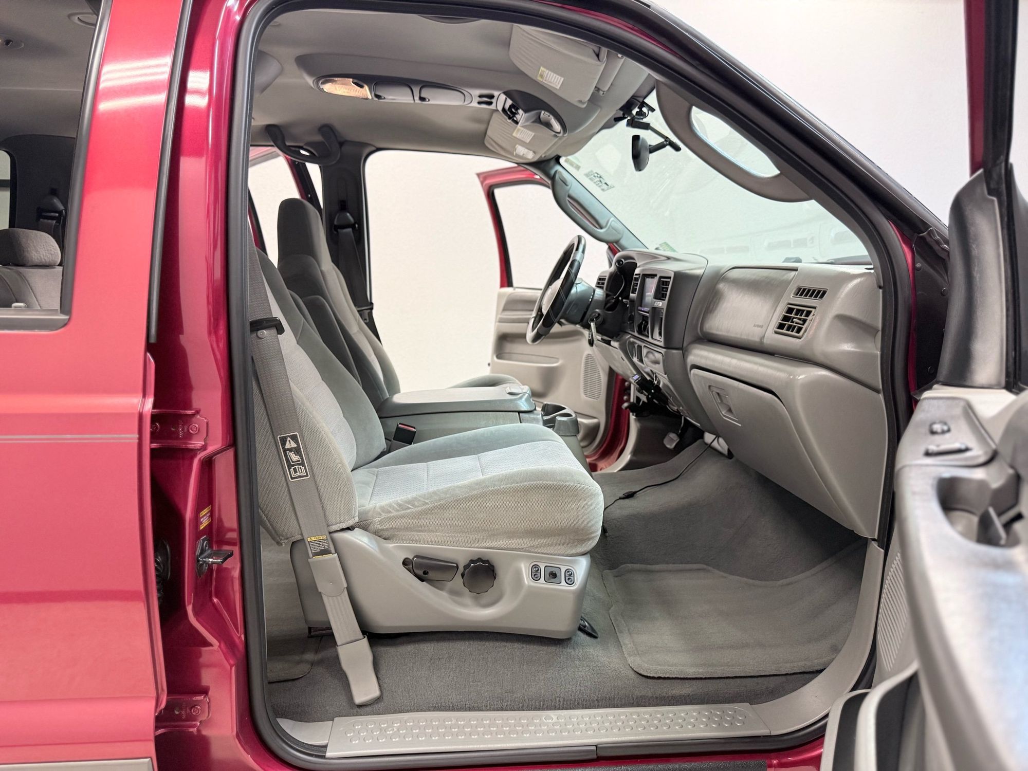 2003 Ford Excursion XLT photo 33