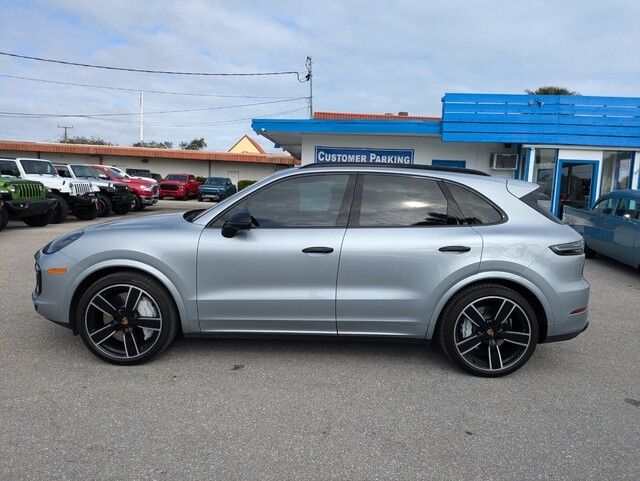 2020 Porsche Cayenne Turbo photo 3