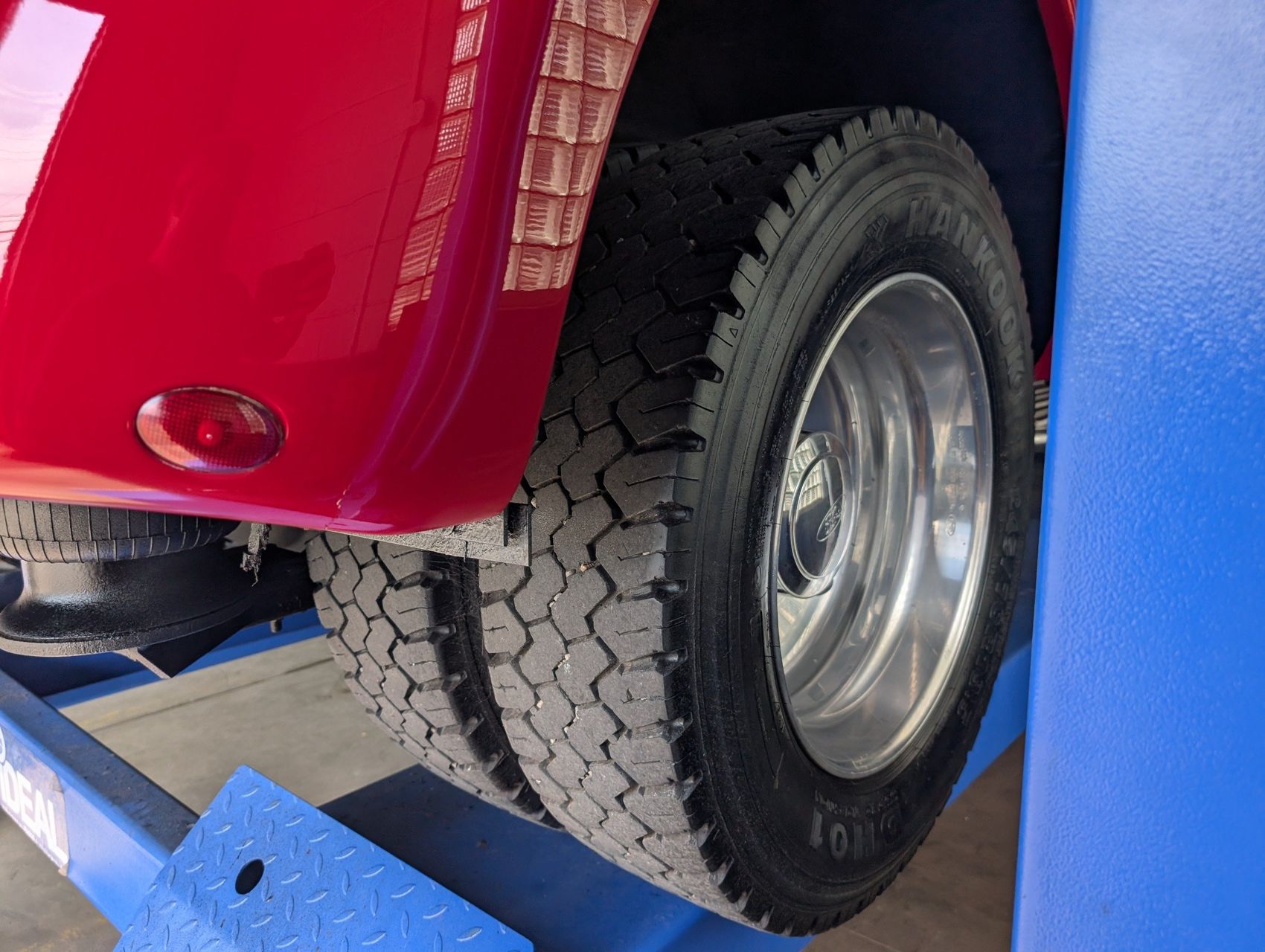 2001 Ford F-550 257