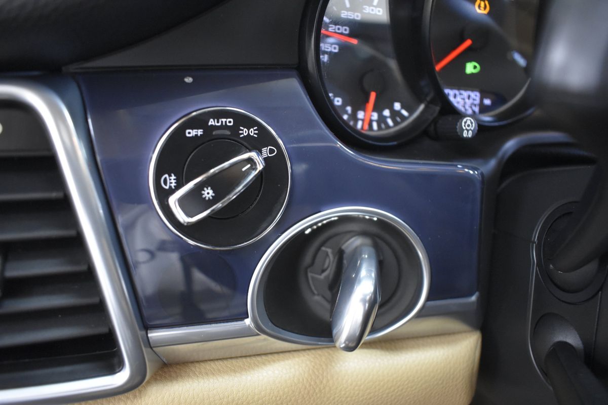 2015 Porsche Panamera 4