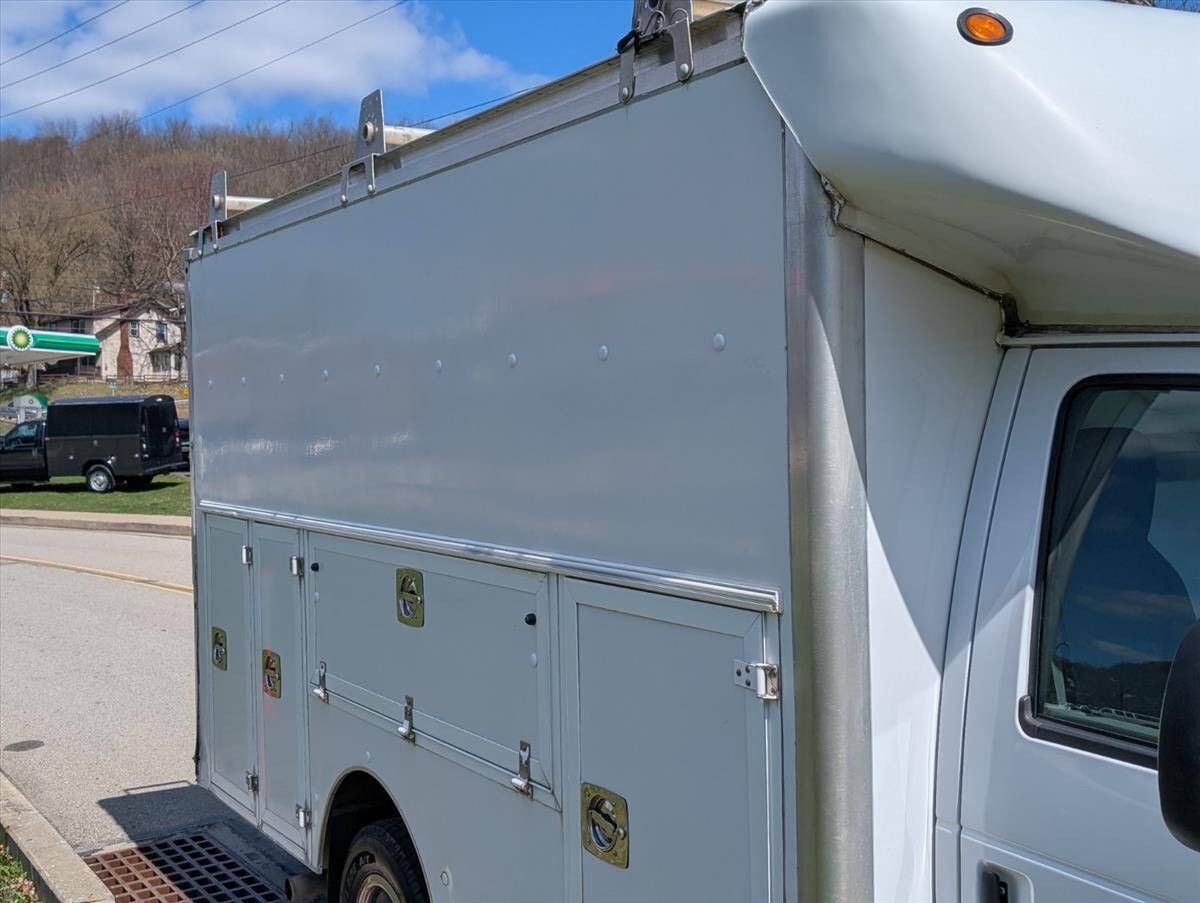 2014 Ford E-Series 13